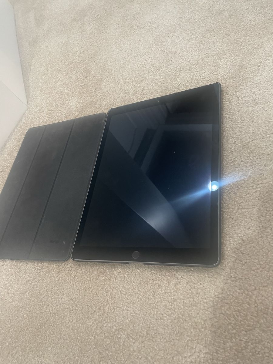 iPad Pro Model A1652 Wifi+Cellular 128GB + Router