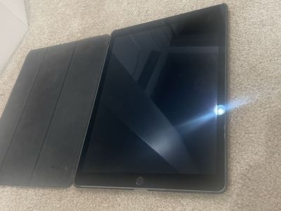 iPad Pro Model A1652 Wifi+Cellular 128GB + Router