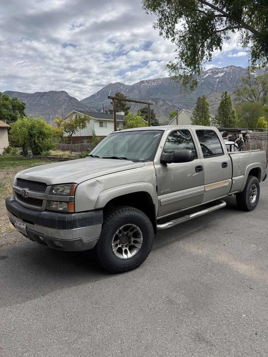 2004 Chevrolet Silverado 2500HD Custom