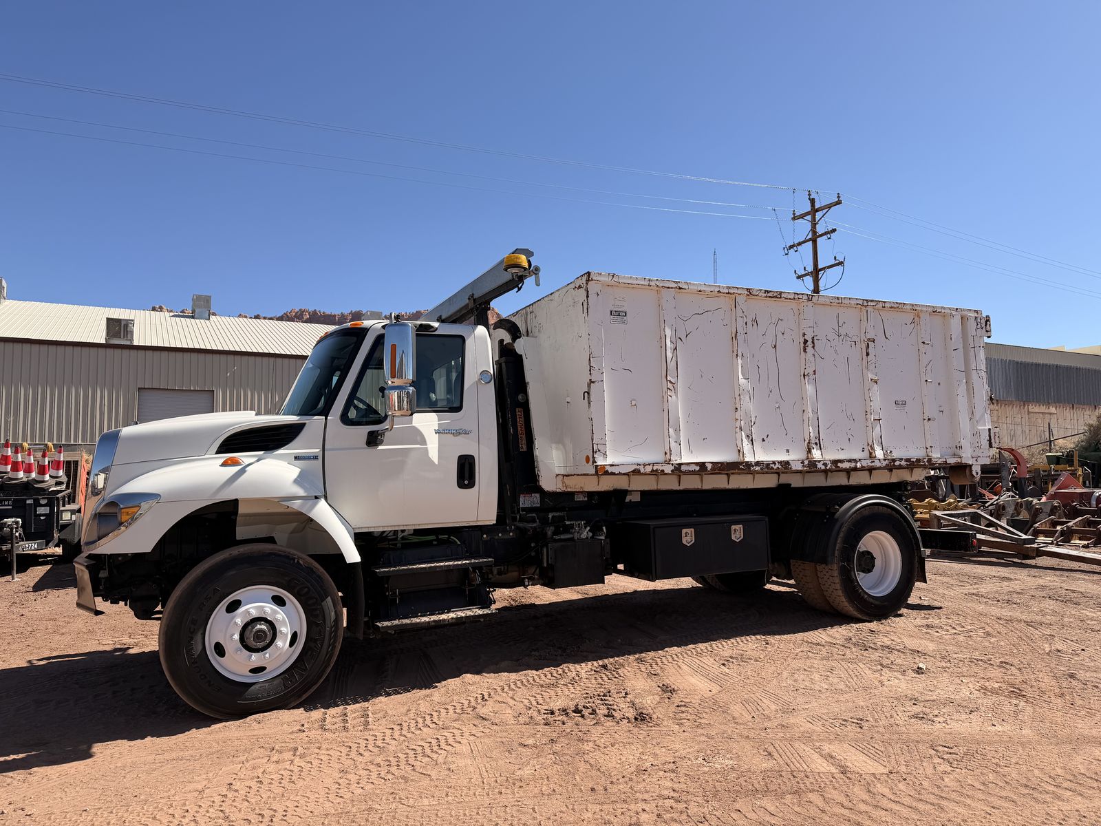 2008 International 7400 Hook Truck