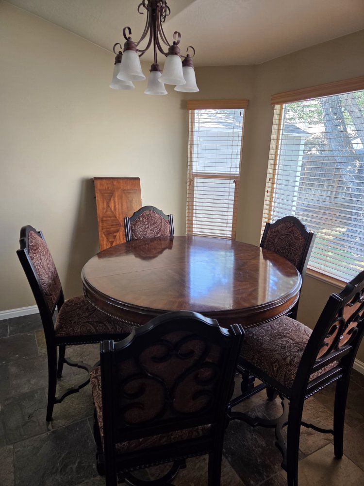 (Price reduced) Solid Wood 6 piece dining room set