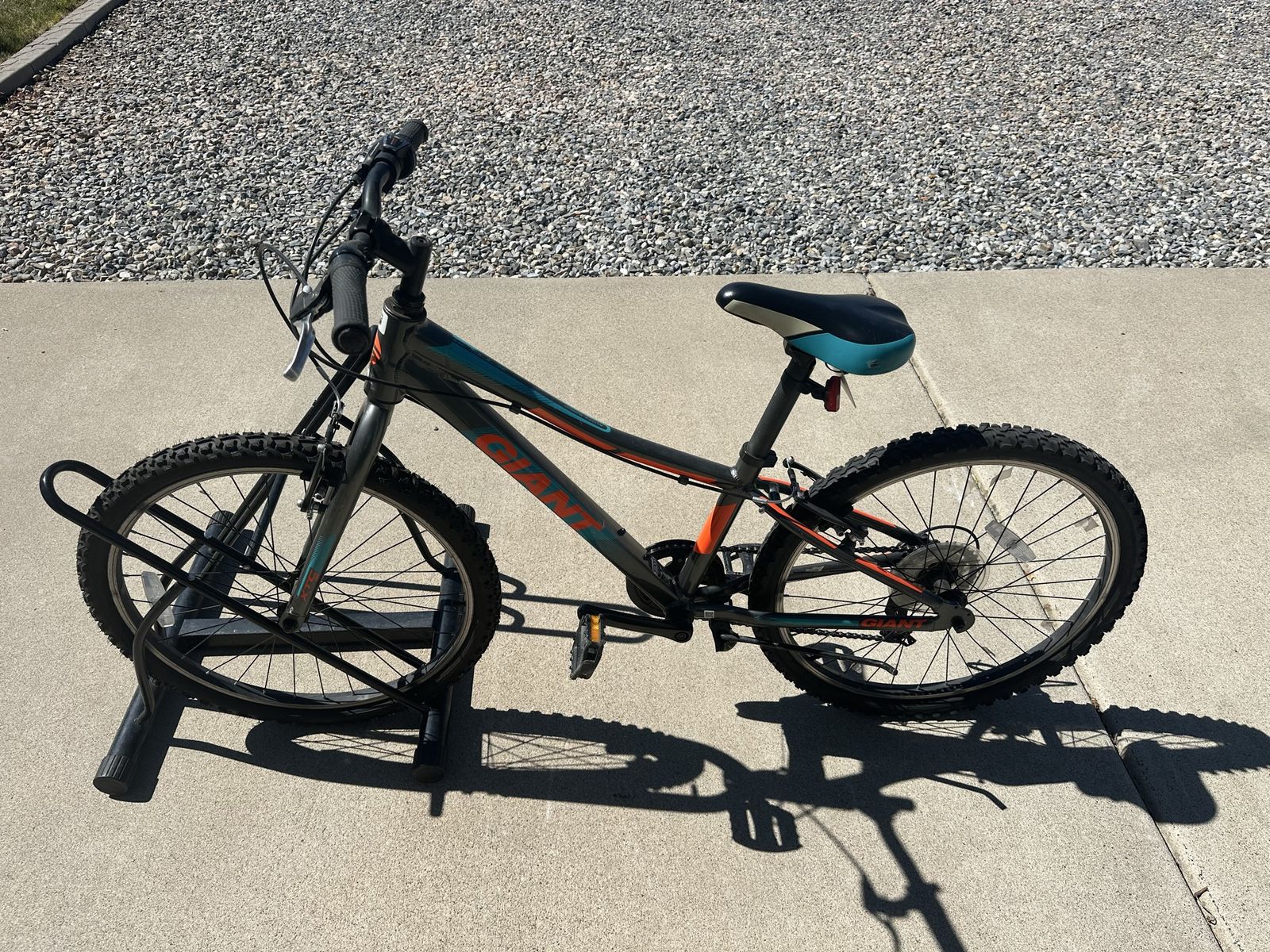 Great kids mountain bike w/ 24” wheels