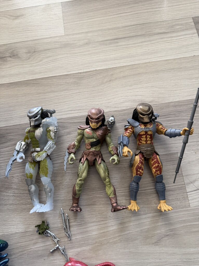 Aliens And Oredator Action Figures