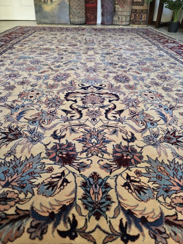 Fine Handwoven Wool Rug, Persian Style, 6' x 9'4"