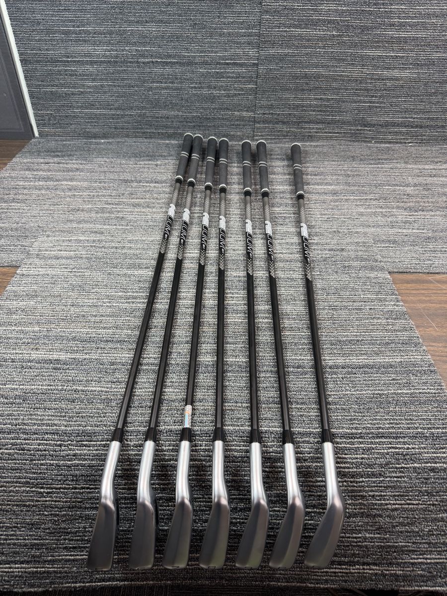 Cleveland Ladies Zipcore XL RH Iron set 5-Gap Wedge UST Helium Nanocore 50 Graphite shafts Lamkin grips New