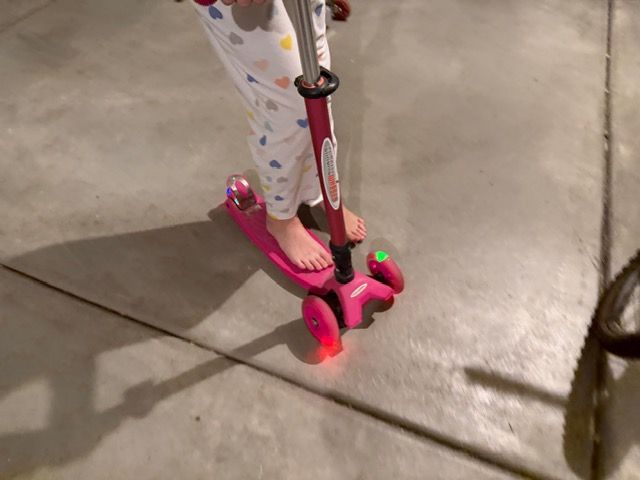 3-wheel scooter with lights