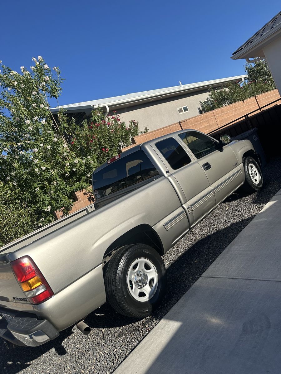 2000 Chevrolet Silverado 1500 LS