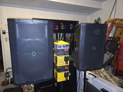 (2) Mackie Thump215 15" 1400w Powered DJ PA Speakers+Stands+Cables+Bag Thump 215