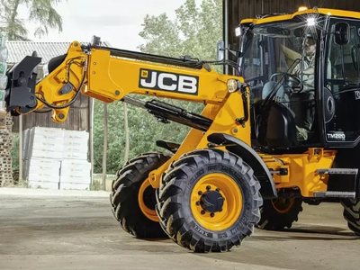 2025 JCB TM220