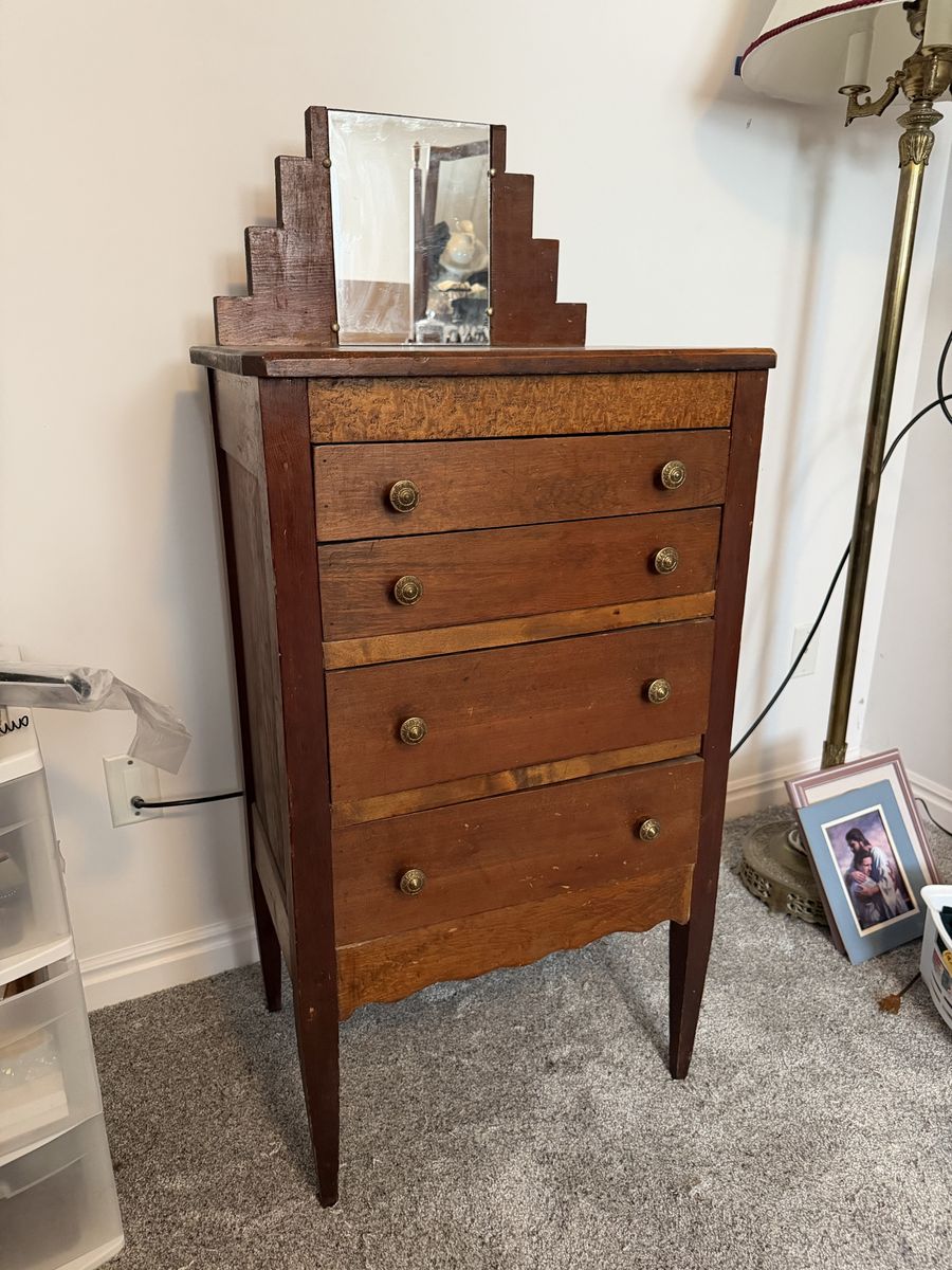 Antique Wooden 4-Drawer jewelry Dresser Chest with Attached Top Mirror in great shape.