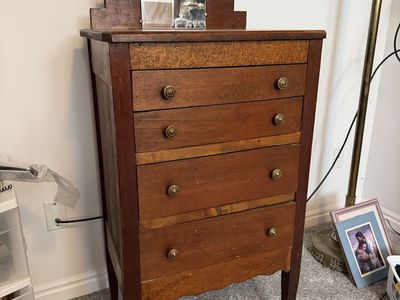 Antique Wooden 4-Drawer jewelry Dresser Chest with Attached Top Mirror in great shape.