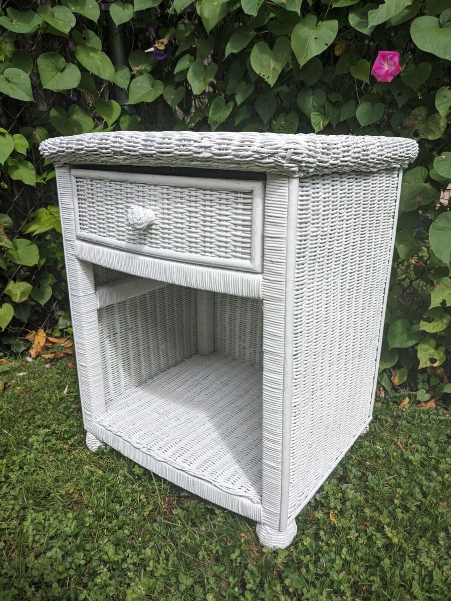 Vintage Wicker night stand/ end table....great shape