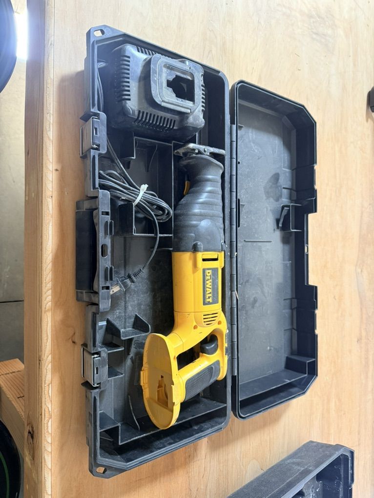 Dewalt 18V Sawsaw