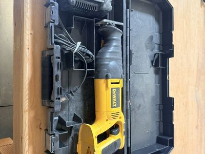 Dewalt 18V Sawsaw