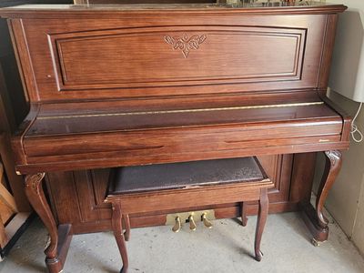 Palatino Upright Piano
