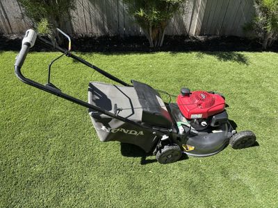 Self propelled Honda Lawnmower HRR216