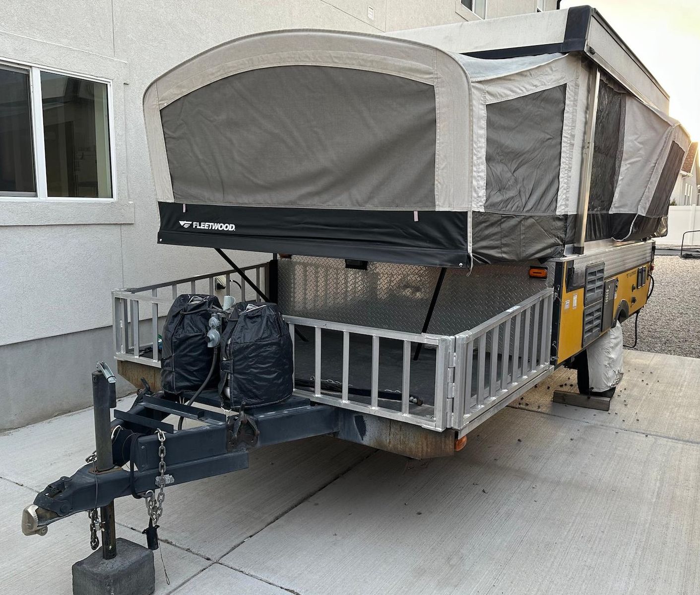 2007 Fleetwood Evolution E2 - Off-Road Ready - Front Toy Deck