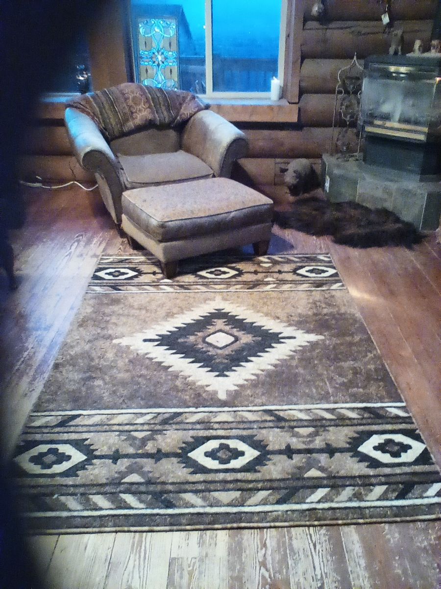 5by 7 Aztec area rug new 125.00