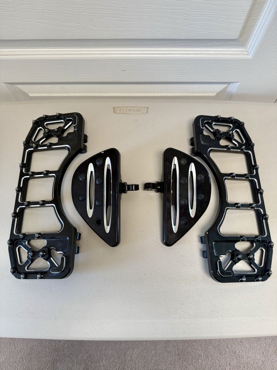Harley Davidson Road Glide Touring Footboards Pegs