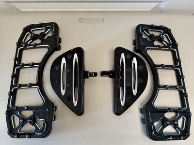 Harley Davidson Road Glide Touring Footboards Pegs