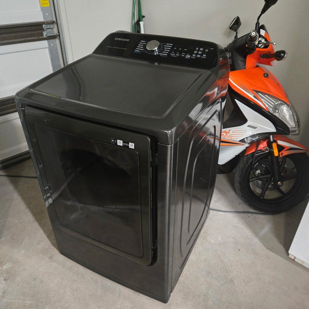 ONLY 2 YEARS OLD NICE AND CLEAN SAMSUNG MULTISTEAM ELECTRIC DRYER EXTRA LARGE CAPACITY LOOKS AND WORKS AMAZING