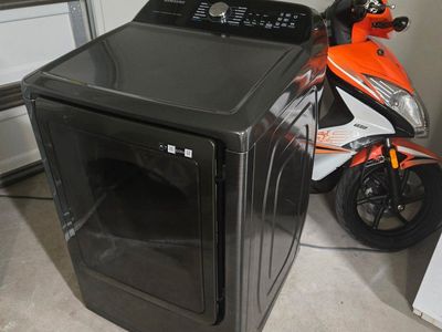 ONLY 2 YEARS OLD NICE AND CLEAN SAMSUNG MULTISTEAM ELECTRIC DRYER EXTRA LARGE CAPACITY LOOKS AND WORKS AMAZING
