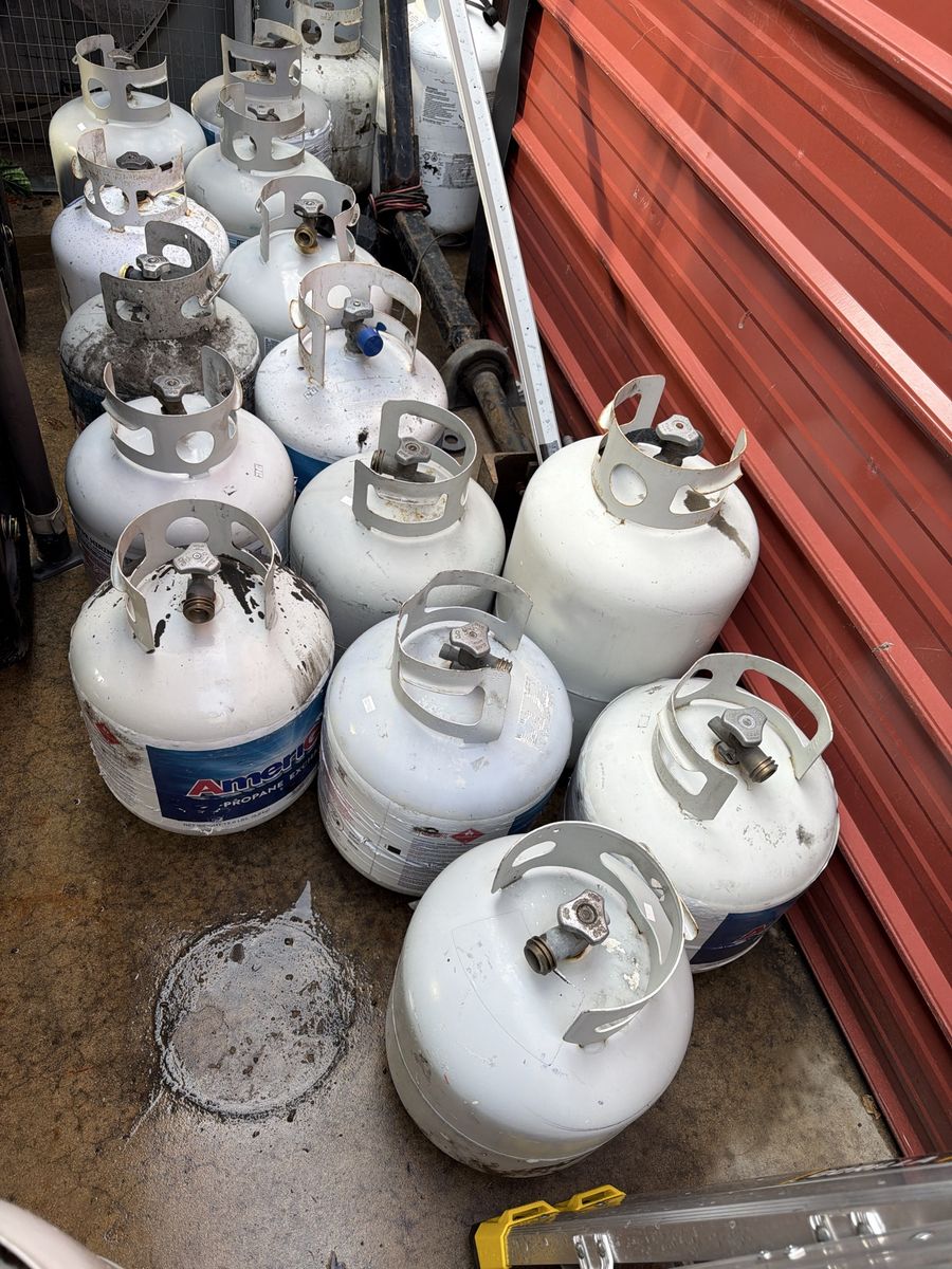 Lot of Used Propane Tanks $10 each not for all