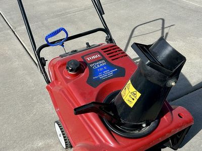 Toro 721 E snowblower gas powered
