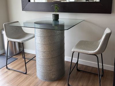 COUNTER HEIGHT TABLE