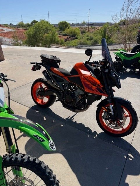 2024 KTM 990 Duke