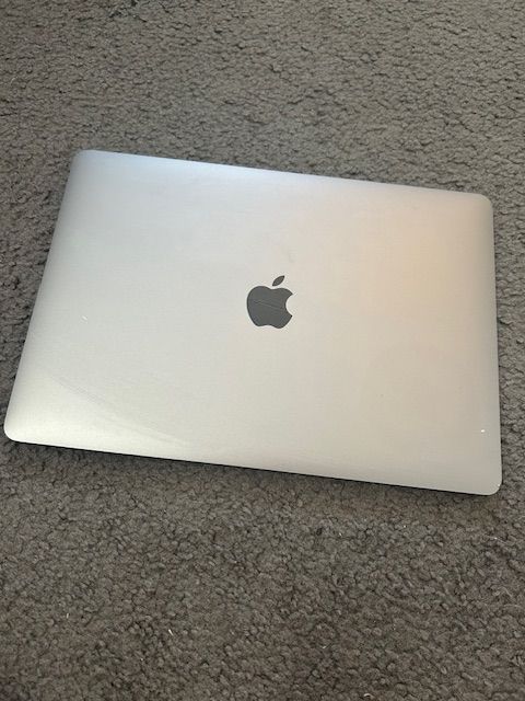 MacBook Pro, 2017, 13-inch, Two Thunderbolt 3 ports