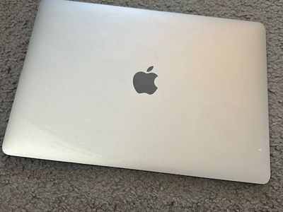 MacBook Pro, 2017, 13-inch, Two Thunderbolt 3 ports