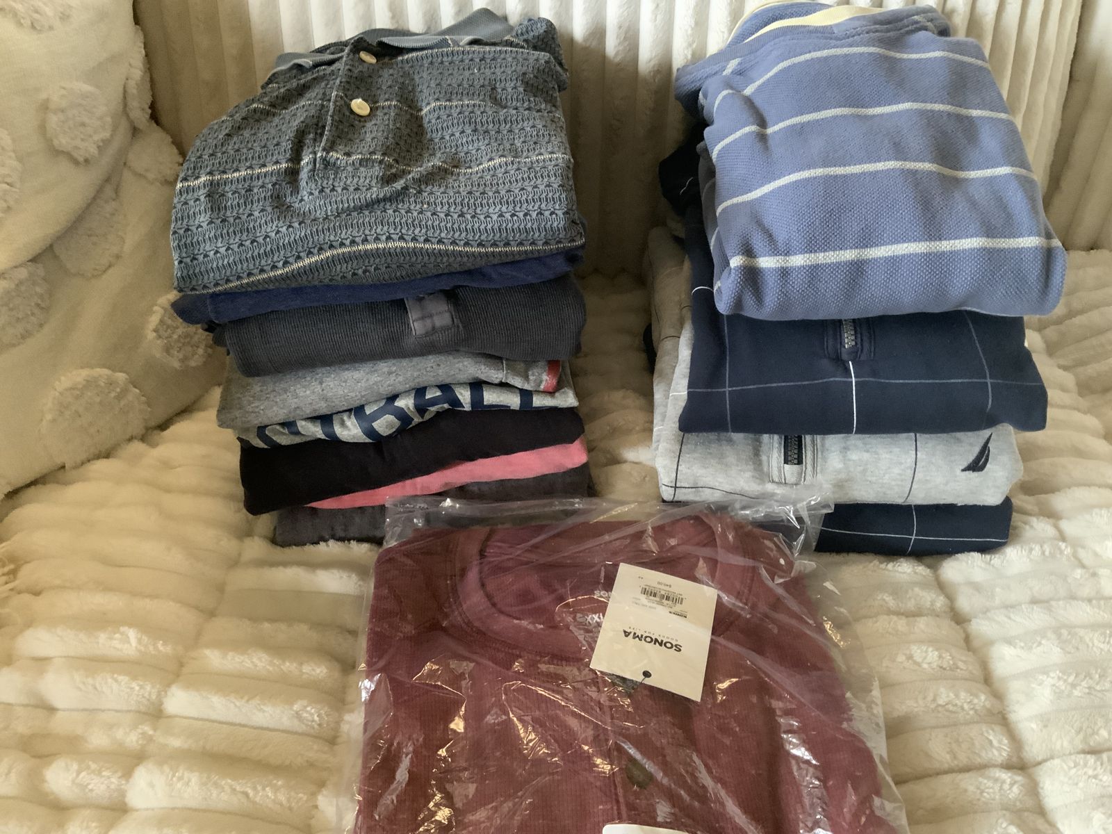 MEN’S SHORT/LONG SLEEVED SHIRTS. SIZE 2X. 13 SHIRTS. IN GREAT CONDITION. $200 FOR ALL. CASH/VENMO