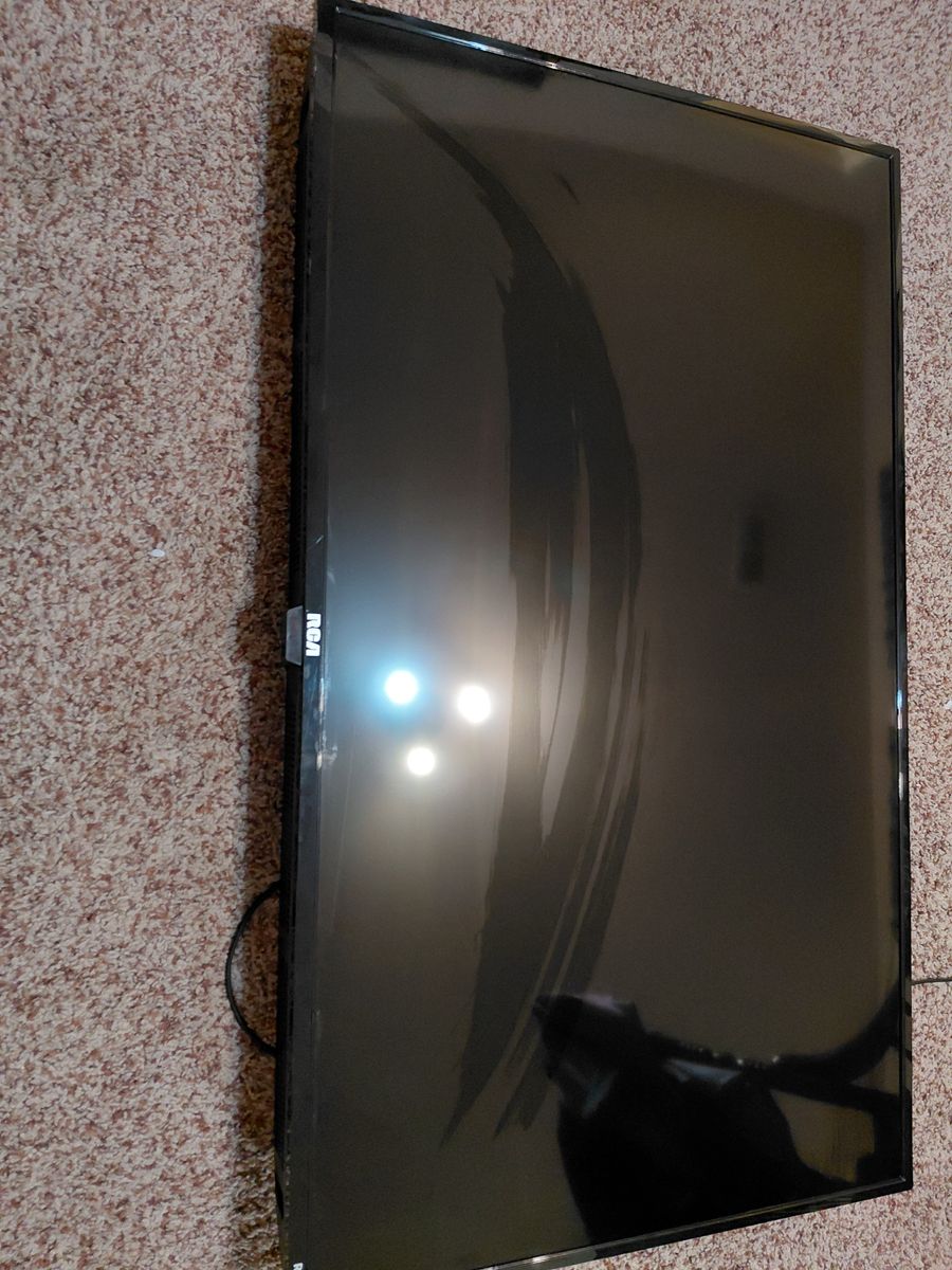 RCA Roku Smart TV – 43" – Like New