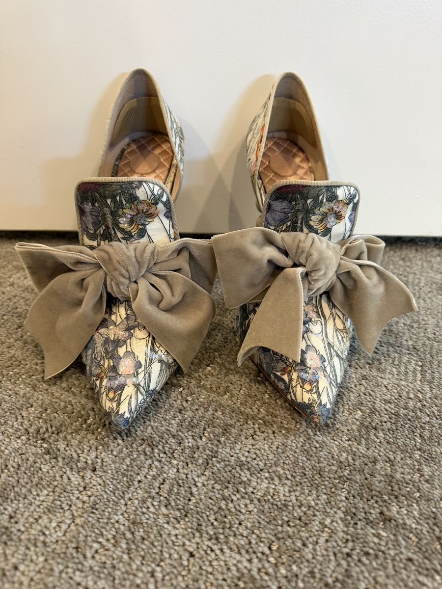TORY BURCH Floral Print Heels with Velvet Bows and Beaded Heels Size 8.5