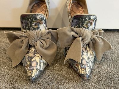 TORY BURCH Floral Print Heels with Velvet Bows and Beaded Heels Size 8.5