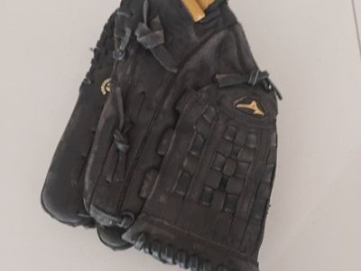 Mizuno Black Baseball/Softball Glove - Used Adult Left Hand Throw