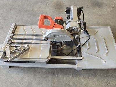 Diamondback 7" wet tile saw