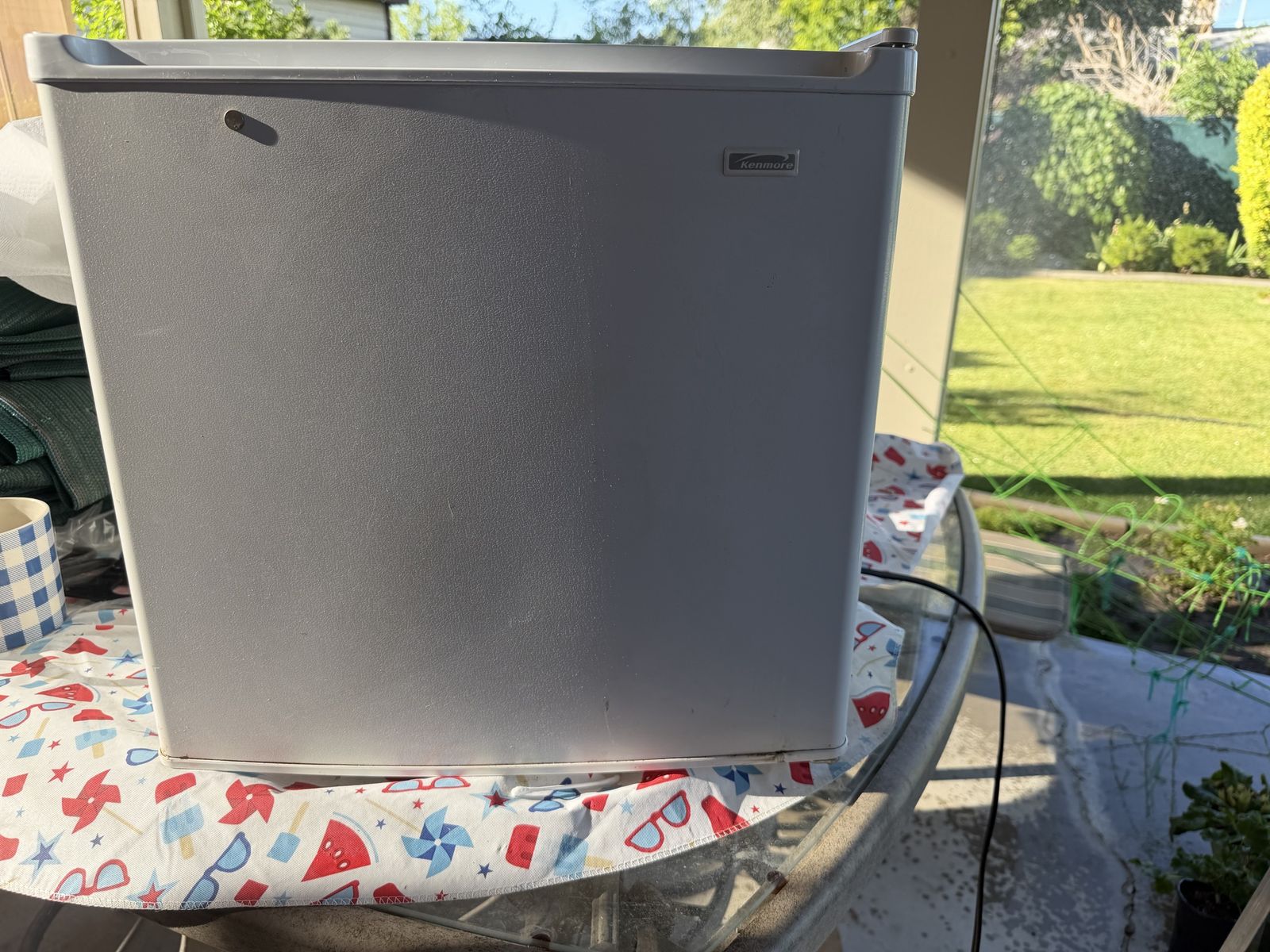 Kenmore Dorm Style Refrigerator/small freeze compartment