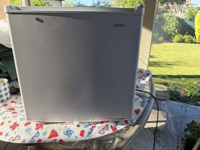 Kenmore Dorm Style Refrigerator/small freeze compartment