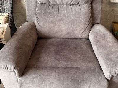 Lazy boy power lift recliner