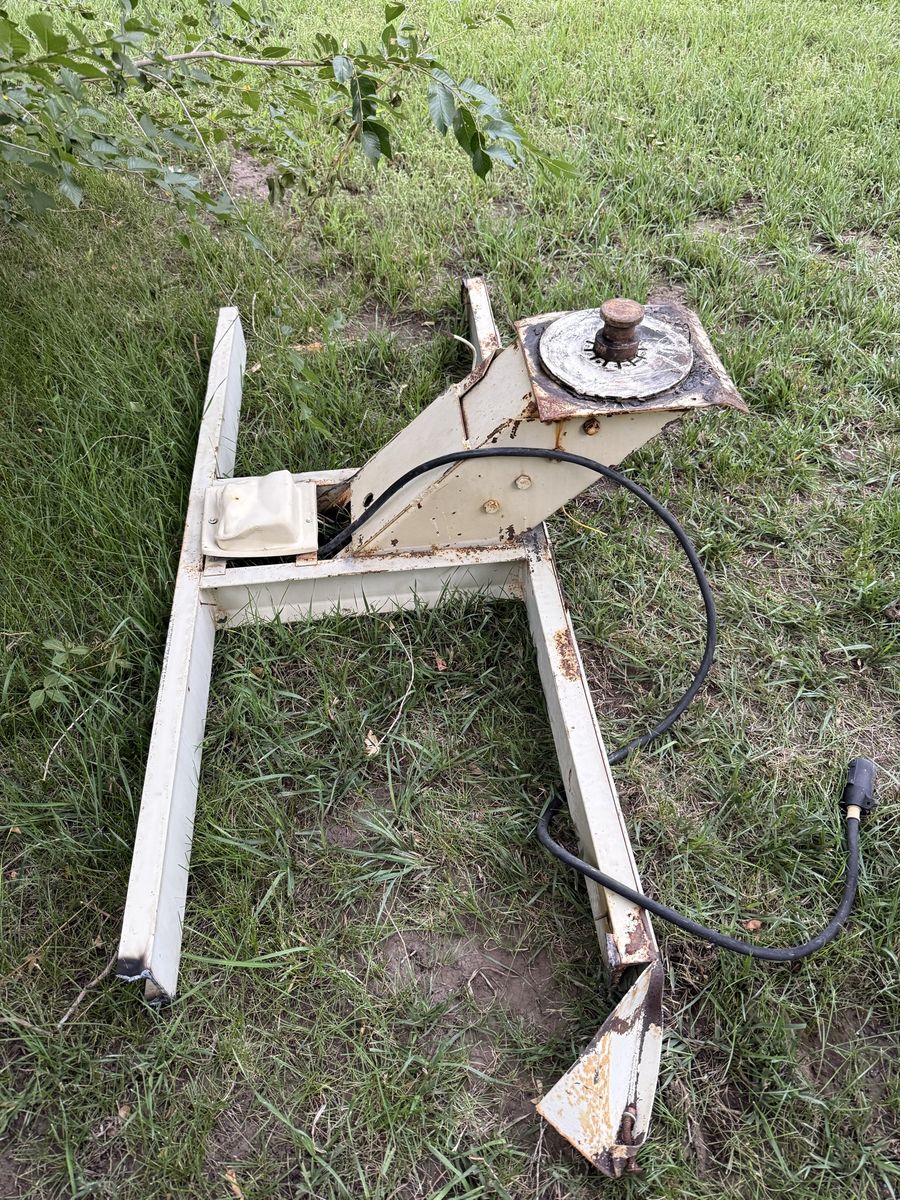 Fifth wheel (5th) hitch/receiver for trailer build or repair