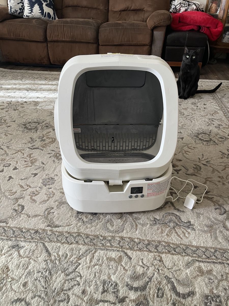 Automatic Self-Cleaning Cat Litter Box - White - Used Excellent