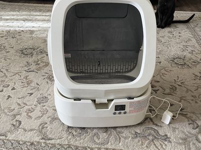 Automatic Self-Cleaning Cat Litter Box - White - Used Excellent