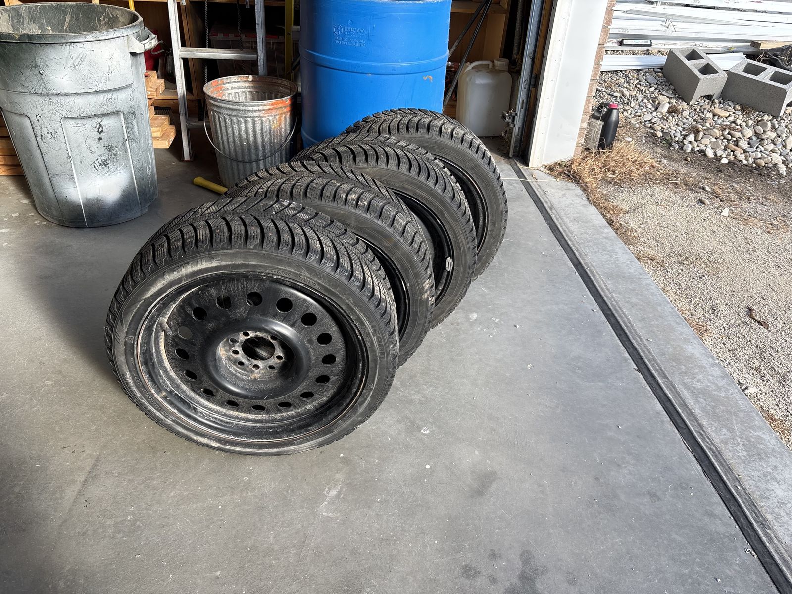 Laufenn 215/45r17 91t Snow Tires - Set of 4 with Rims