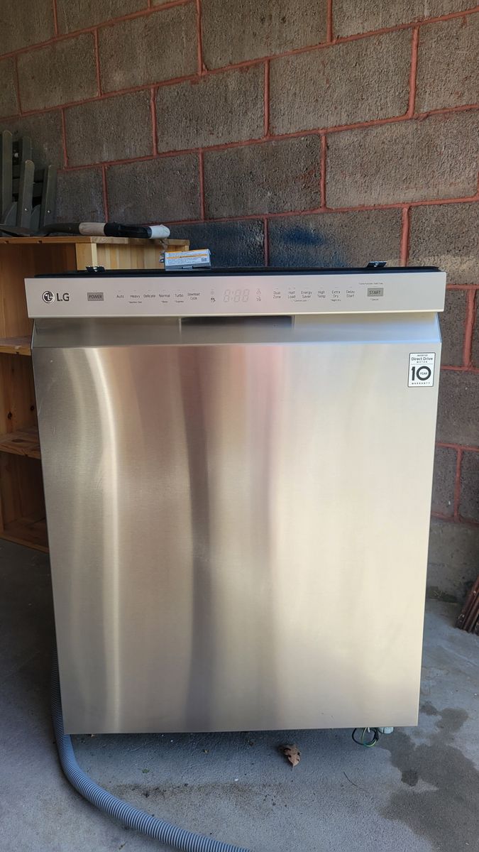 LG Stainless Steel Dishwasher – LDF5545ST (QuadWash) – $100 – Pickup Only