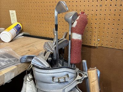 Golf clubs. Mens Ben Hogan, Womens Left Handed clubs