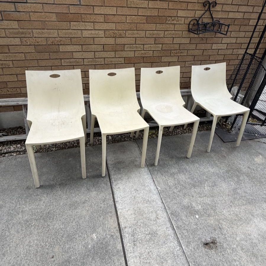 Set of 4 Plastic Stackable Chairs Outdoor Indoor White/Cream Faded Yellow