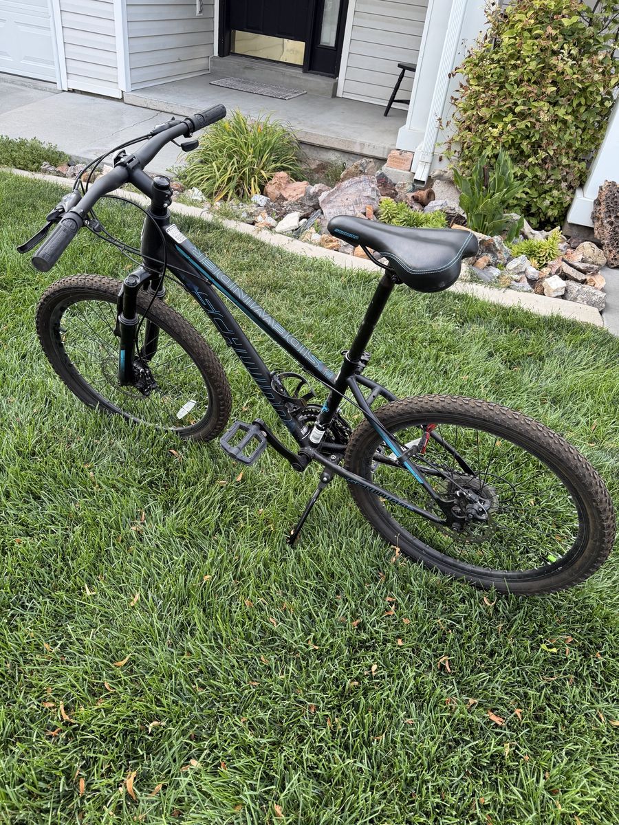 Schwinn Sidewinder Mountain Bike, Black/Teal, Front Suspension, 24inch Wheels