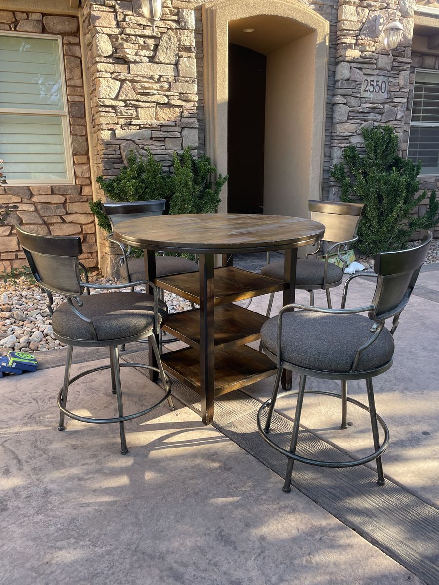 Game/dining table